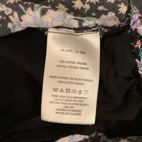 Anthropologie Scarf Printed Shorts (Size XS) - Picture 6 of 6